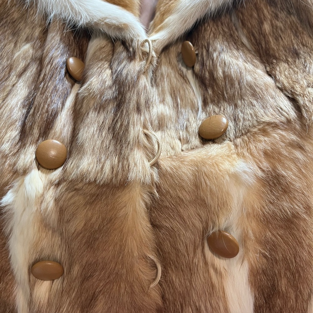 Luxurious Fur Coat with Double-Breasted Design - Picture 6 of 16